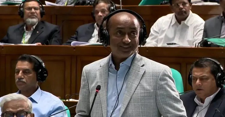 আইনমন্ত্রীকে বিরোধী দলের সদস্যদের প্রতি সম্মান দেখাতে বললেন স্পিকার