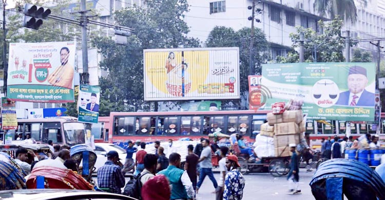 নগরের দেওয়ালে পোস্টার বা গাছে ব্যানার, ফেস্টুন অপসারণে ডিএনসিসি নিয়মিত কার্যক্রম পরিচালনা করছে। পাশাপাশি সম্প্রতি যারা পোস্টার লাগাচ্ছেন, তাদের জরিমানা করা হচ্ছে। এ বিষয়ে ডিএনসিসি তৎপর।- ডিএনসিসি প্রশাসক মোহাম্মদ এজাজ