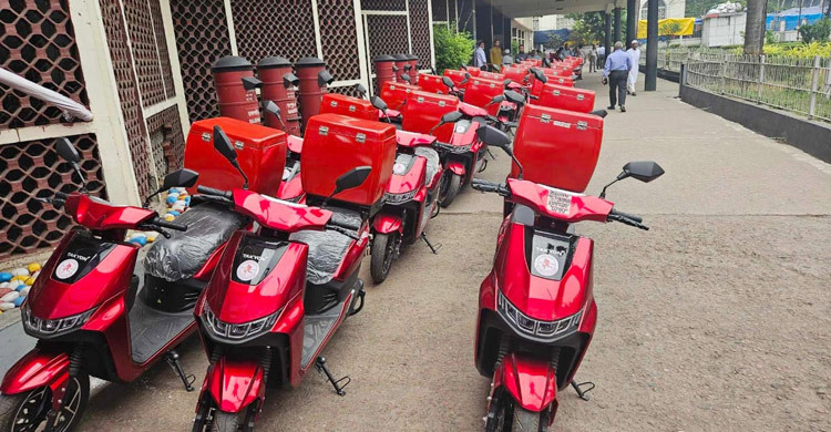 ই-বাইক পেলেন পোস্টম্যানরা, গতি আসবে ডাক সেবায়
