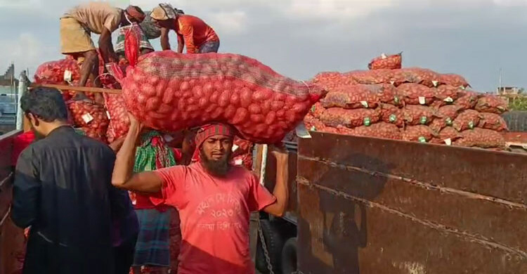 দেড় লাখ টন আলু আমদানির অনুমতি, এলো ২৭০০ টন