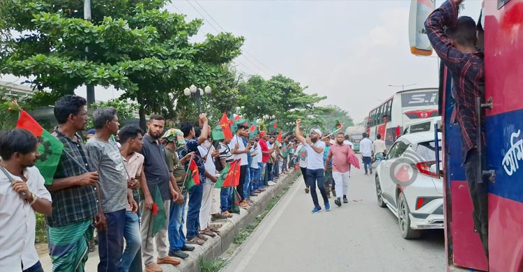 খালেদা জিয়াকে শুভেচ্ছা জানাতে পথে পথে নেতাকর্মীদের ঢল