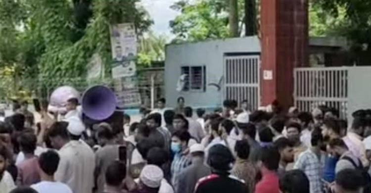 থানা ঘেরাও ও মহাসড়ক অবরোধ করলো বৈষম্যবিরোধী ছাত্র আন্দোলন