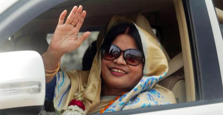 সাবেক এমপি হেলেনের লুকানো কম্বল লুটে নিলেন ছাত্রদল নেতা