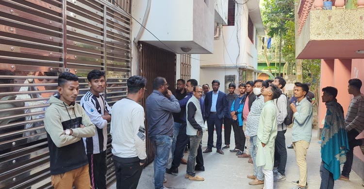 সাবেক এমপি হেলেনের লুকানো কম্বল লুটে নিলেন ছাত্রদল নেতা