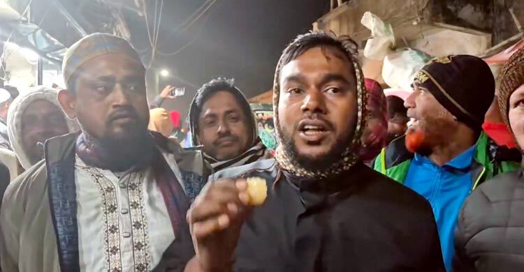 খুশিতে মিষ্টি বিতরণ করলেন বিএনপির বিলুপ্ত কমিটির নেতাকর্মীরা