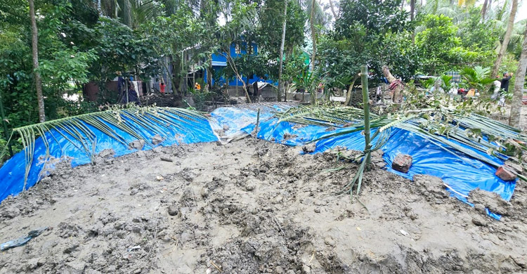 আগুনে শেষ পুরো পরিবার, ‘আল্লাহ ছাড়া আর কেউ নেই’ জরিনা বেগমের