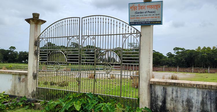 গণকবরের প্রাচীর নির্মাণে বাধা, ‘সমন্বয়ক’ পরিচয়ে চাঁদা দাবি