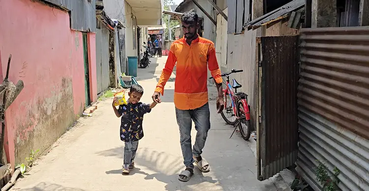 ৫ লাখ টাকা হলেই দৃষ্টি ফিরবে জন্মান্ধ তাওহীদের চোখে