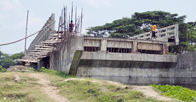স্বপ্ন পূরণ হয়েও যেন হইলো না ১০ হাজার মানুষের