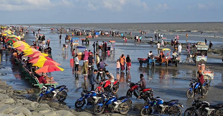 পূজার ছুটিতে রেকর্ড পর্যটক বরণে প্রস্তুত কুয়াকাটা