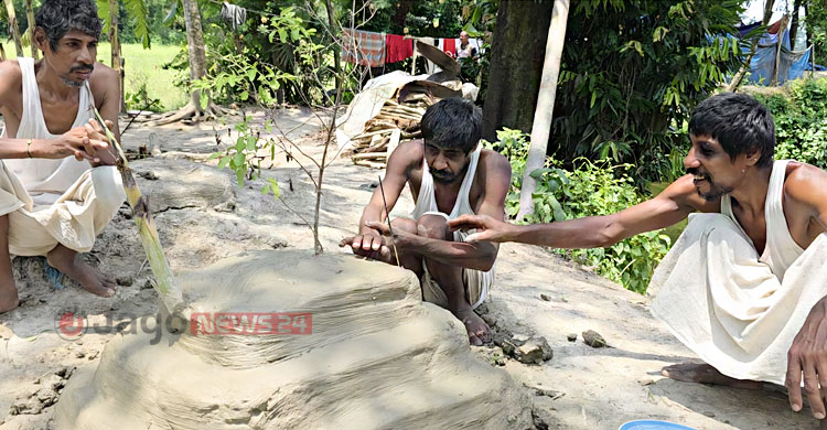 ক্ষুধার জ্বালায় মায়ের সমাধিতে গিয়ে তিন ভাইয়ের খাবার চাওয়ার আকুতি