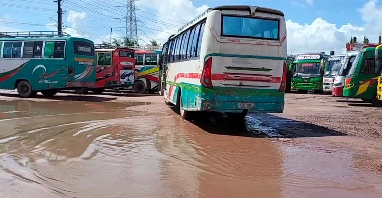 ব্যবহারের অনুপযোগী পটুয়াখালী বাস টার্মিনাল