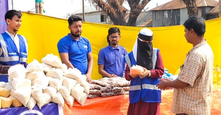 স্বেচ্ছাসেবায় গড়ে ওঠা ‘রমজানের বাজারে’ স্বস্তি