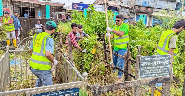 কবরস্থান পরিষ্কার করলো ছাত্রদল