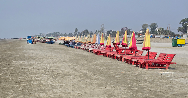 ৮২ ঘণ্টার নিষেধাজ্ঞায় পর্যটকশূন্য কুয়াকাটা