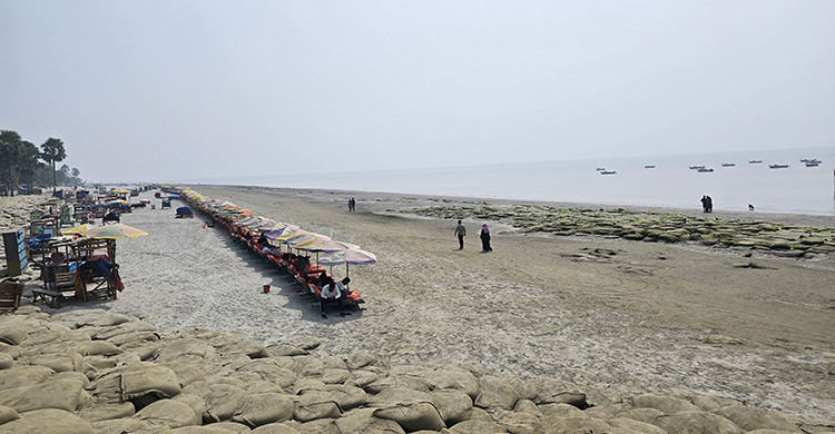 ৮২ ঘণ্টার নিষেধাজ্ঞায় পর্যটকশূন্য কুয়াকাটা