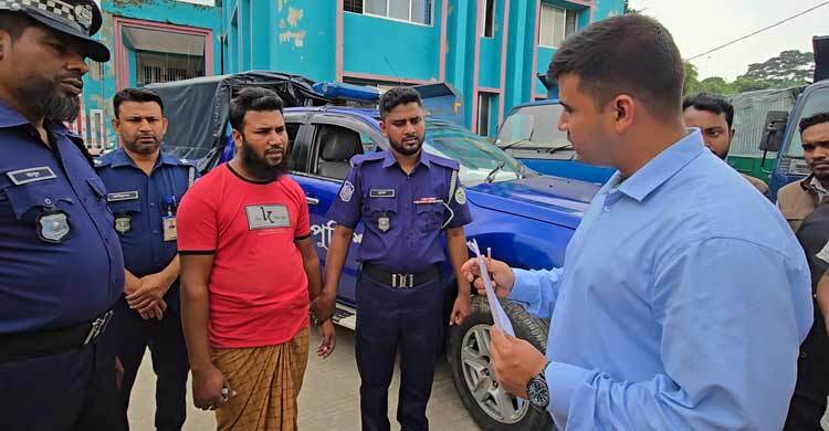 কুয়াকাটায় গভীর রাতে পর্যটকের কক্ষে গিয়ে ভিডিও ধারণ
