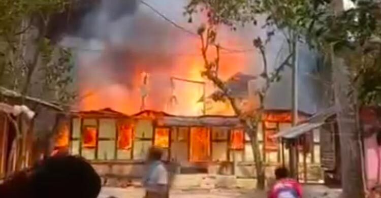 মাদকের টাকার জন্য নিজের বসতঘরে আগুন, যুবক আটক