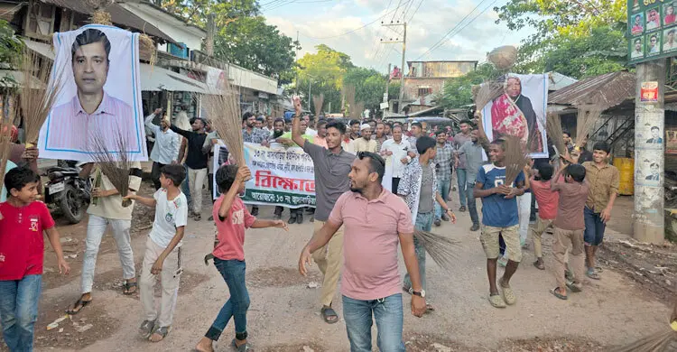 প্যানেল চেয়ারম্যানের অপসারণ দাবিতে সড়ক অবরোধ