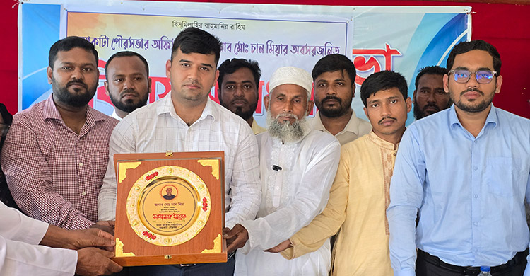 প্রশাসকের গাড়িতে অফিস সহায়কের রাজসিক বিদায়