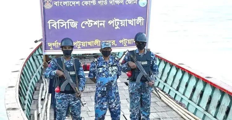 ঢাকায় চুরি হওয়া পর্যটন বোট পটুয়াখালী থেকে উদ্ধার