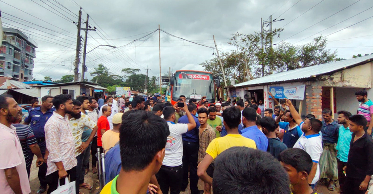 ব্রিজে অতিরিক্ত টোল আদায়-মারধরের প্রতিবাদে সড়ক অবরোধ