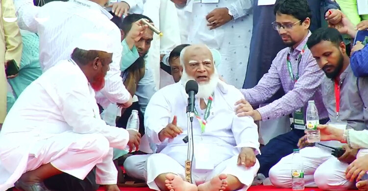 মঞ্চে বসেই বক্তব্যে রাখলেন জামায়াত আমীর