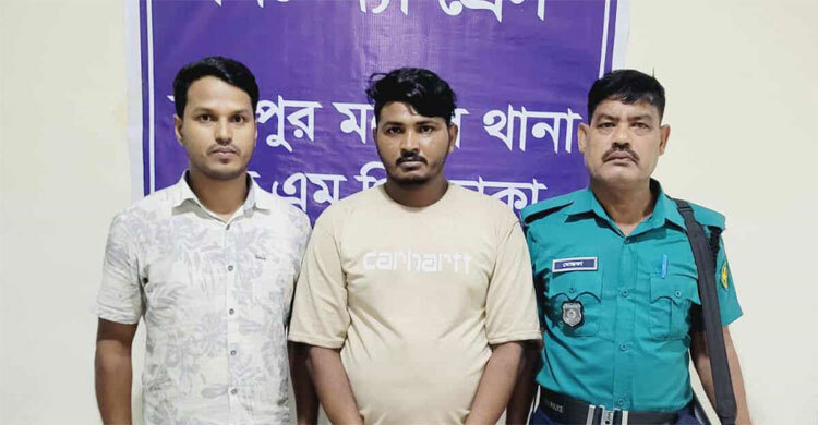 চীনা নাগরিকের ওয়ালেট চুরি, দুই যুবক গ্রেফতার