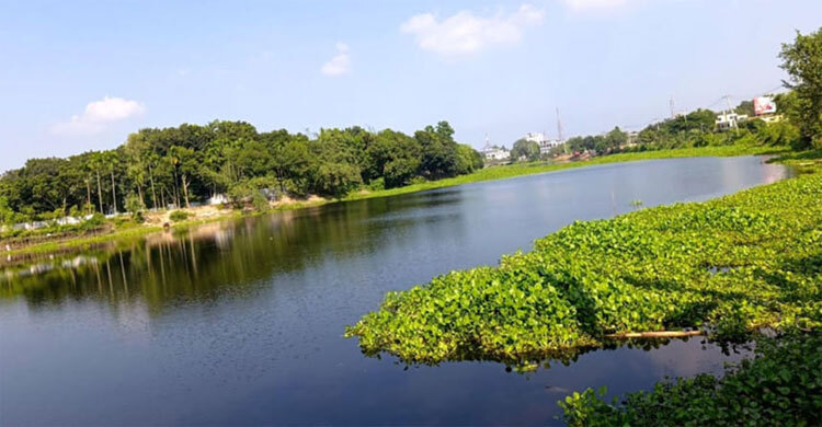 নদীকে বদ্ধ জলাভূমি দেখিয়ে ইজারার আহ্বান, ডিসিকে আইনি নোটিশ