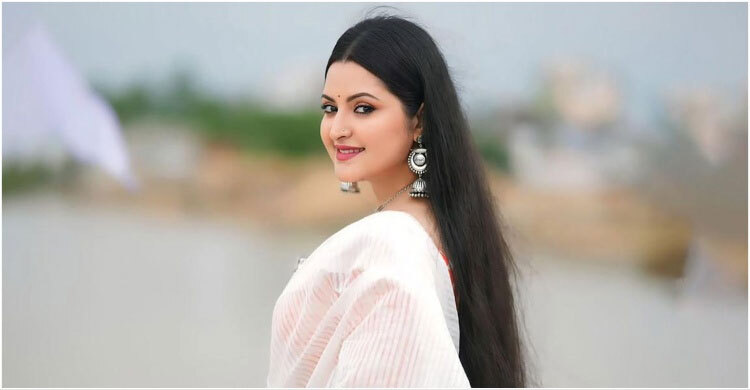 যে কারণে খোদার কাছে শুকরিয়া জানালেন পরীমনি