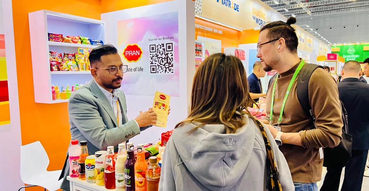 চীনের আন্তর্জাতিক বাণিজ্য মেলায় পণ্য প্রদর্শনে প্রাণ