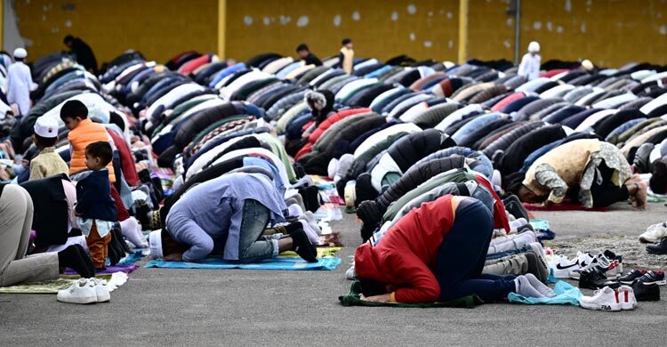 No place to pray for Muslim workers in Italian city