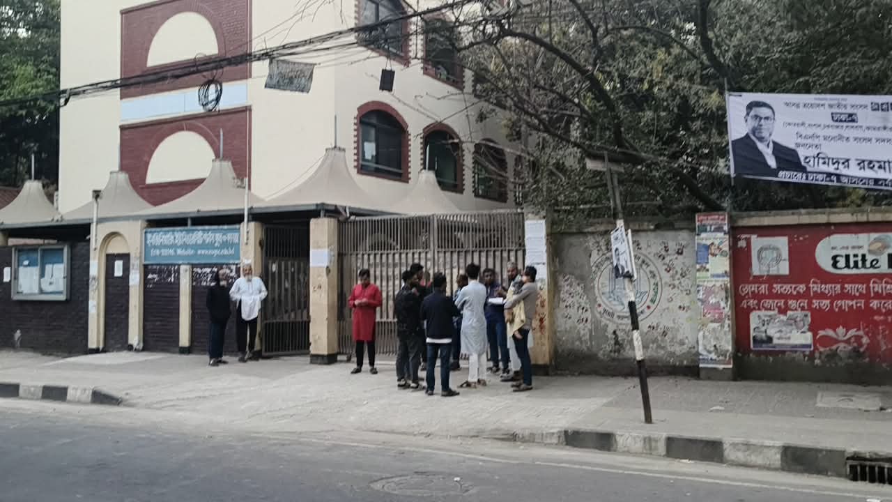 ভোটের ঘণ্টা বাজার সঙ্গে সঙ্গে কেন্দ্রে প্রস্তুতি সম্পন্ন