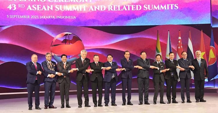 ইন্দোনেশিয়ায় আসিয়ান শীর্ষ সম্মেলনে যোগ দিয়েছেন রাষ্ট্রপতি