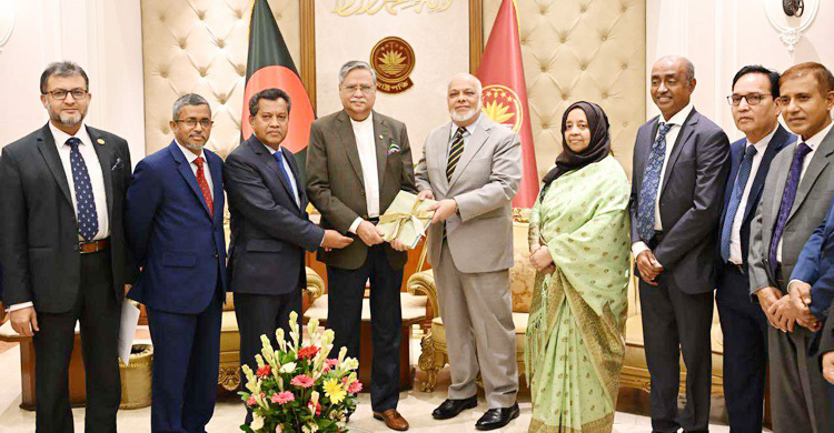 রাষ্ট্রপতির কাছে জুডিশিয়াল সার্ভিস কমিশনের প্রতিবেদন উপস্থাপন