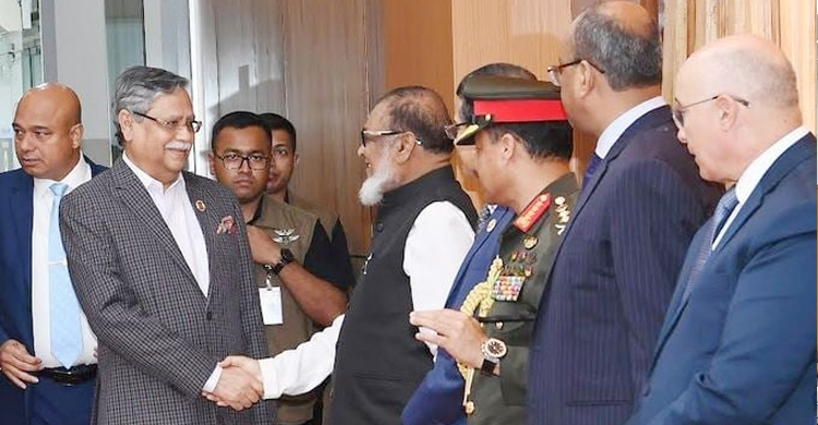 দেশে ফিরেছেন রাষ্ট্রপতি