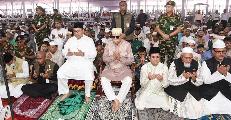 President offers Eid-ul-Fitr prayers at National Eidgah