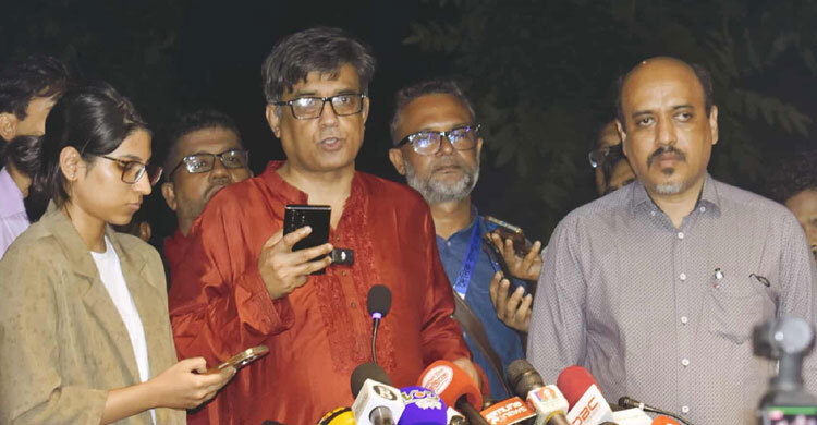 দুর্গাপূজা ঘিরে রাজনৈতিক দলগুলোকে সজাগ থাকার আহ্বান ড. ইউনূসের