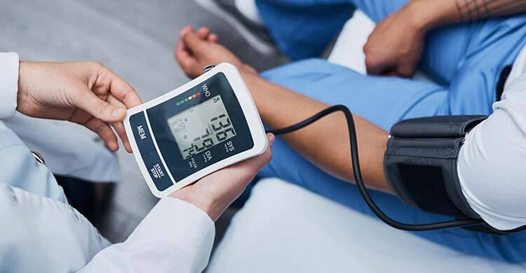 হাইপারটেনশনে পুরোনো ওষুধ স্ট্রোকের ঝুঁকি বাড়ায়