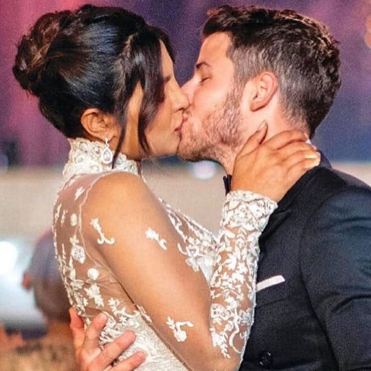 চুমুতেই কমবে ওজন, বাড়বে রোগ প্রতিরোধ ক্ষমতা