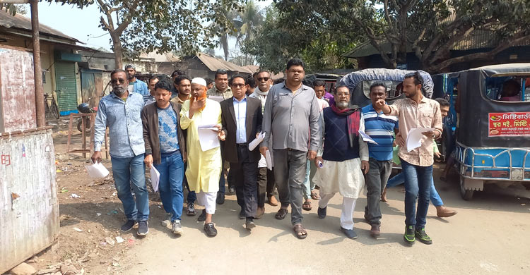 দ্রব্যমূল্যের উর্দ্ধগতির প্রতিবাদে রাজবাড়ীতে বিএনপির লিফলেট বিতরণ