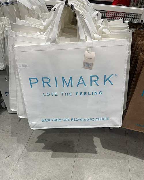 যে ব্র্যান্ডগুলো শপিং ব্যাগের জন্য মূল্য নেয়