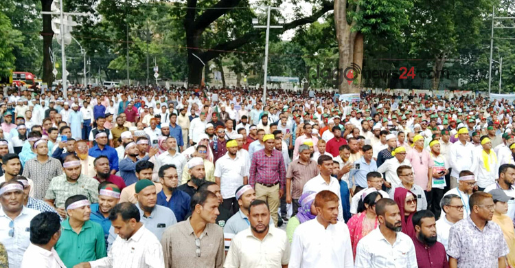 তিন দাবিতে শহীদ মিনারে প্রাথমিক শিক্ষকদের মহাসমাবেশ শুরু