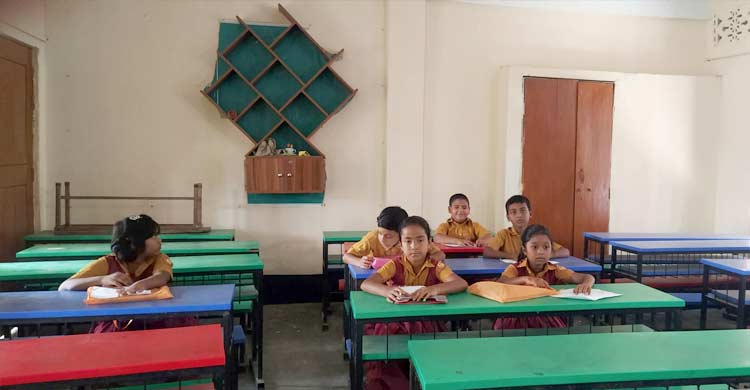 শিক্ষার্থী সংকটে ধুঁকছে শহরের সরকারি প্রাথমিক বিদ্যালয়