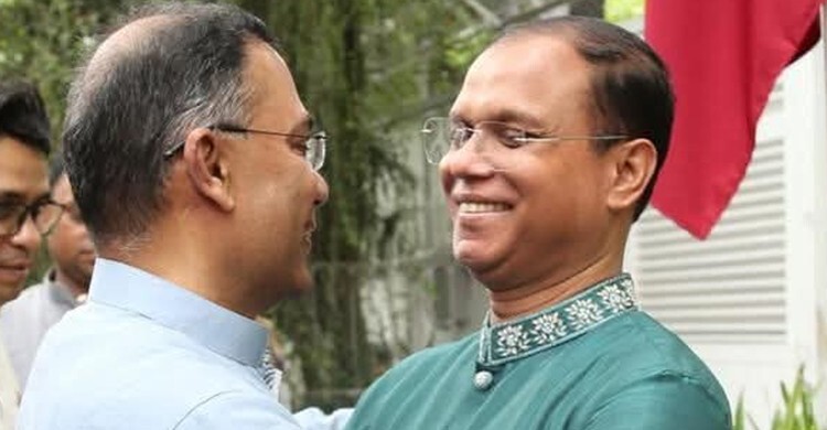 ঈদের আলিঙ্গনে আস্থা-ভালোবাসার ভাষ্য, নেতার সঙ্গে সহযাত্রীর অটুট বন্ধন