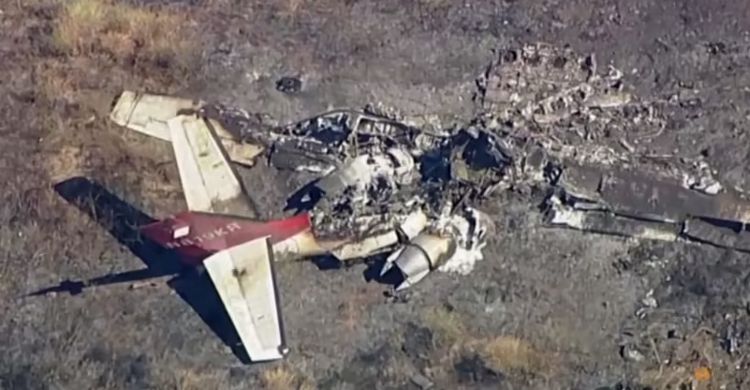 6 dead in private jet crash outside Los Angeles