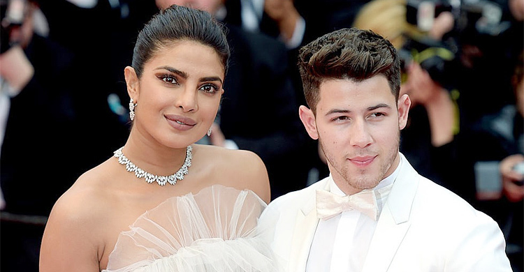 ৮ প্রেমিকা ছেড়ে যে কারণে প্রিয়াঙ্কায় মজেছেন নিক