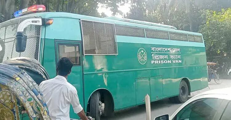 গ্রেফতার সেনাদের ২৩ নভেম্বর ট্রাইব্যুনালে হাজির করার নির্দেশ