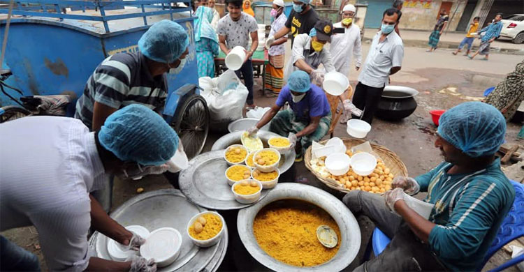 অনুষ্ঠানে বেঁচে যাওয়া খাবার কী করেন