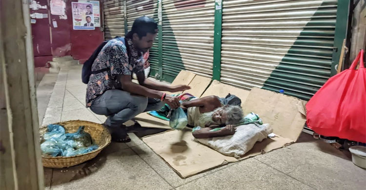 অনুষ্ঠানে বেঁচে যাওয়া খাবার কী করেন